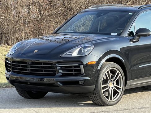 Certified 2023 Porsche Cayenne Platinum Edition image 10