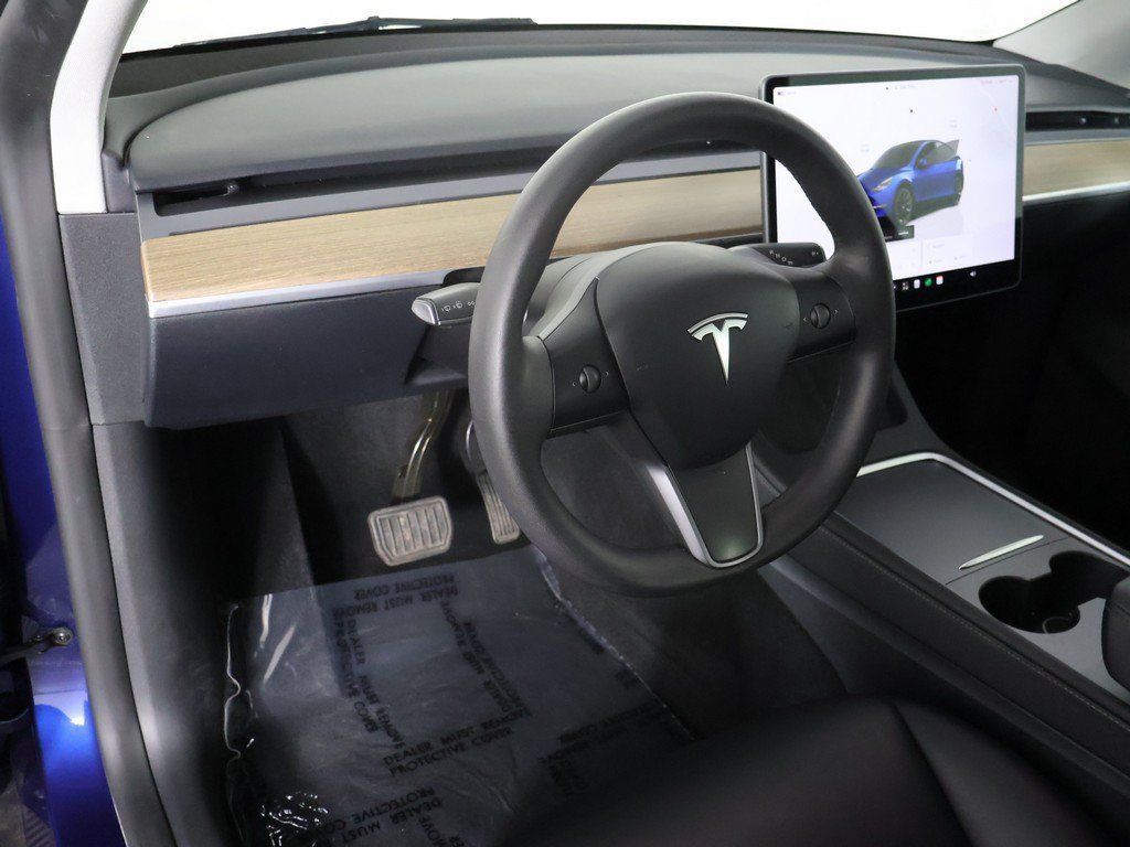 Used 2023 Tesla Model Y Long Range AWD/4WD image 32