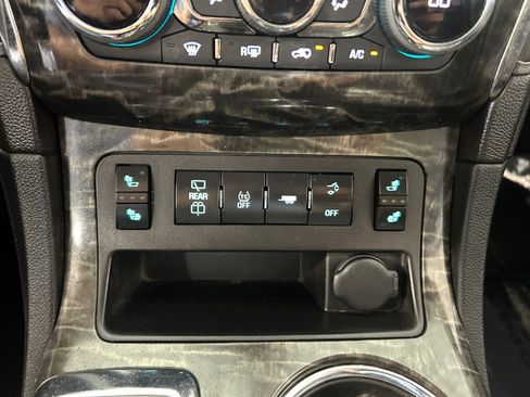 Used 2014 Buick Enclave Leather w/ Trailering Provision Package FWD image 18