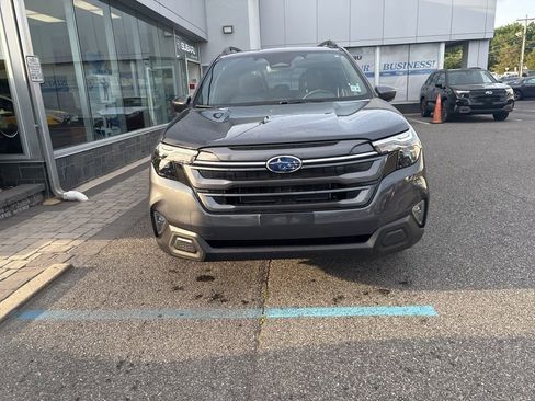 Used 2025 Subaru Forester Premium AWD/4WD image 4