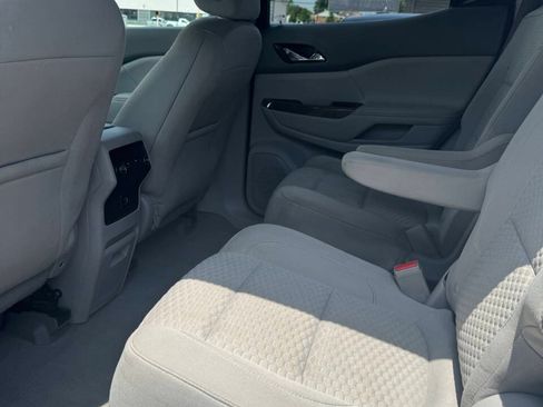 Used 2017 GMC Acadia SLE w/ Driver Alert Package I AWD/4WD image 16