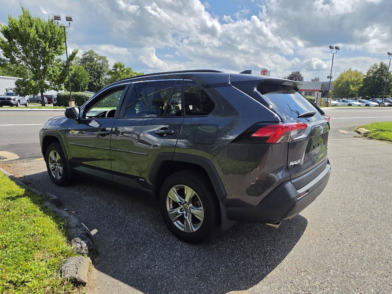 Used 2024 Toyota RAV4 LE AWD/4WD image 5