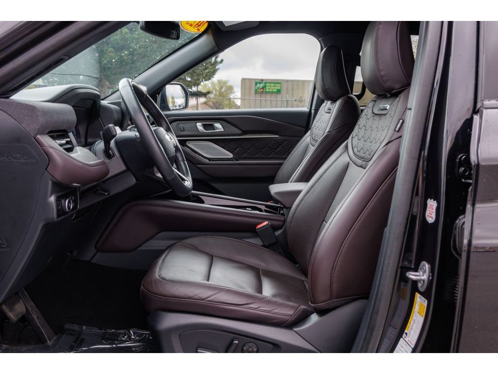 Used 2025 Ford Explorer Platinum w/ LUX Leather Package AWD/4WD image 15