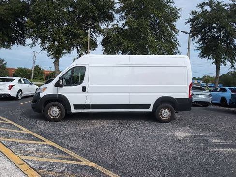 Used 2025 RAM ProMaster 2500 w/ Convenience Group FWD image 3
