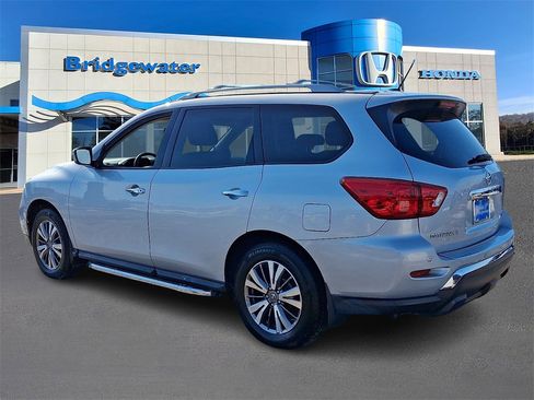 Used 2018 Nissan Pathfinder SV w/ Cargo Package image 4