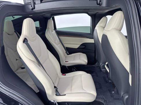 Used 2023 Tesla Model X image 44