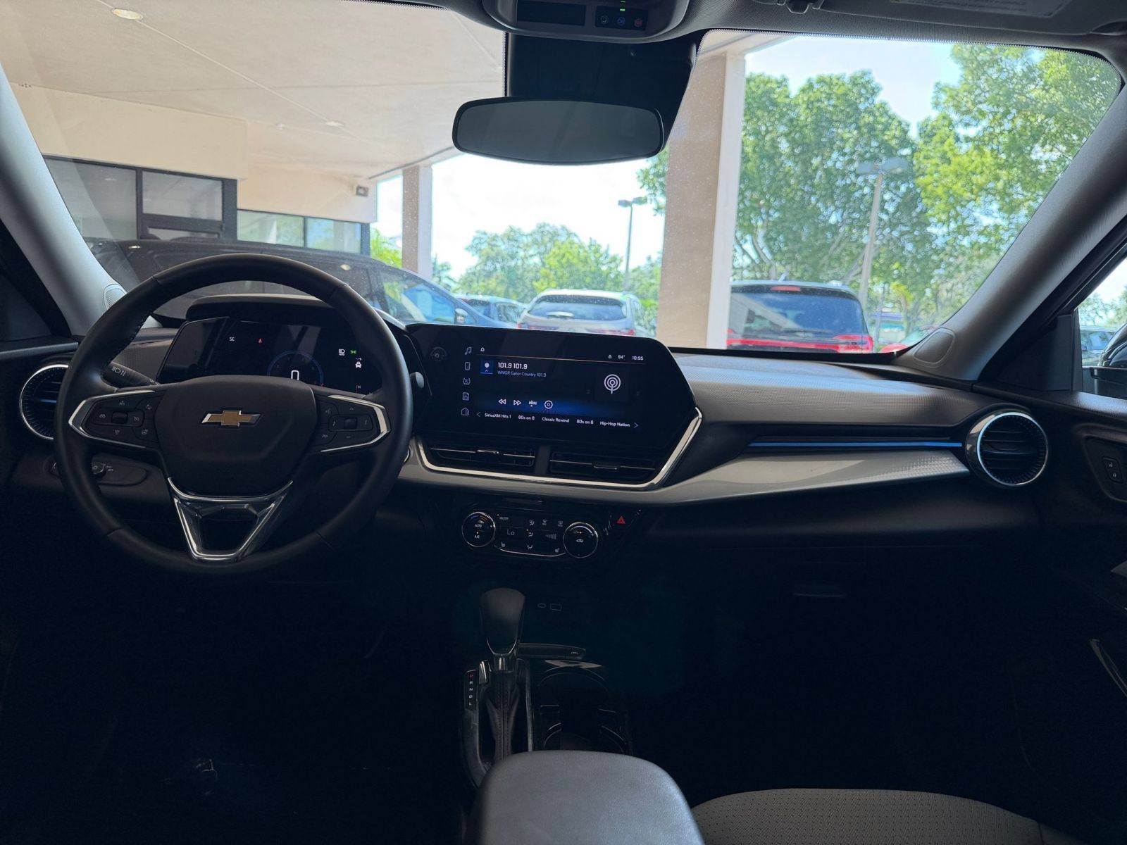 Used 2025 Chevrolet Trax LT w/ LT Convenience Package FWD image 27