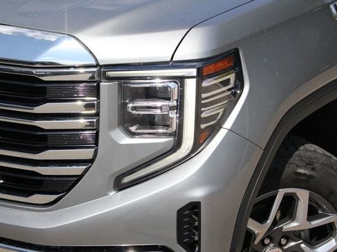 Used 2023 GMC Sierra 1500 SLT image 2