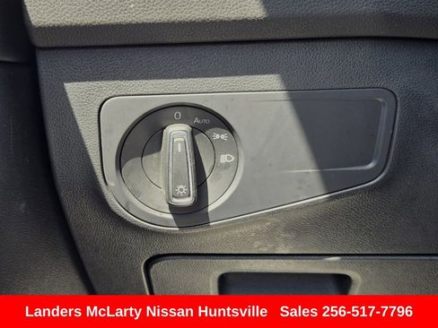 Used 2024 Volkswagen Tiguan SE image 27