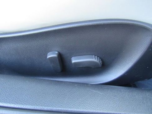 Used 2010 INFINITI G37 Convertible w/ Premium Pkg image 17