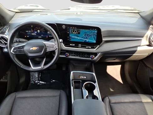 Used 2025 Chevrolet Equinox LT w/ Convenience Package II FWD image 18