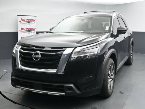 Used 2023 Nissan Pathfinder SL AWD/4WD image 4