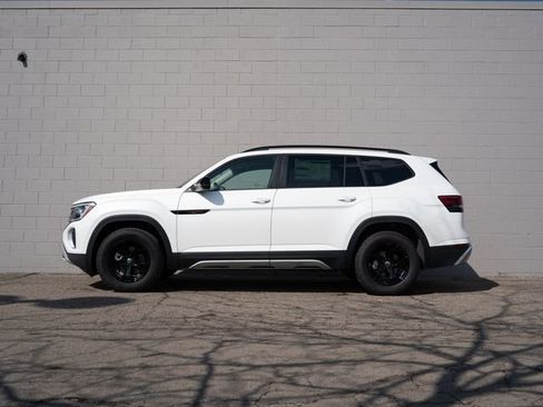 New 2026 Volkswagen Atlas Peak Edition AWD/4WD image 3