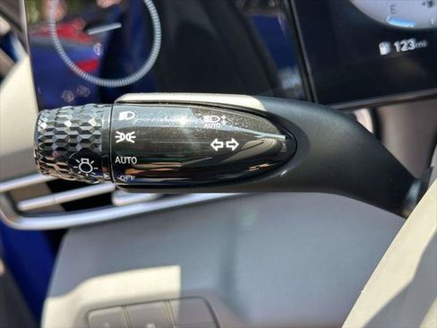 Used 2025 Hyundai Elantra SEL FWD image 33
