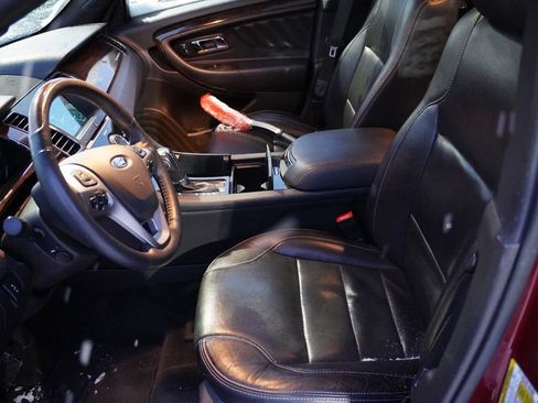 Used 2018 Ford Taurus Limited image 5