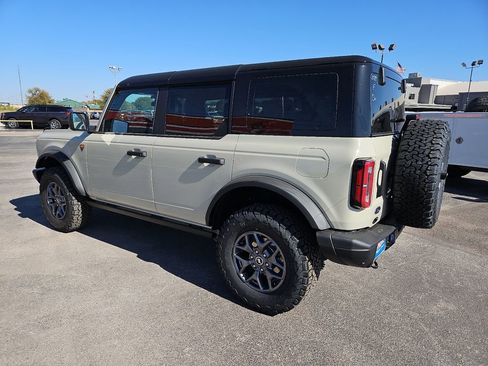 New 2025 Ford Bronco Badlands image 8