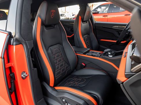 Used 2025 Lamborghini Urus SE AWD/4WD image 31