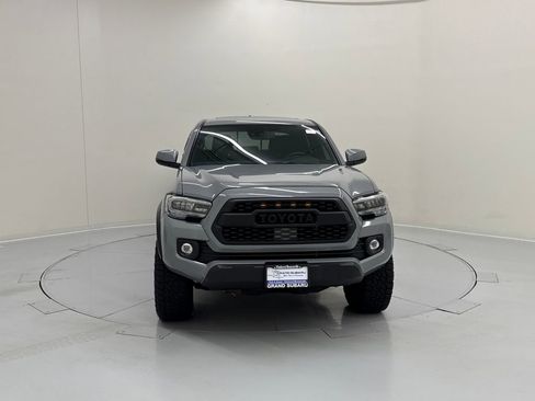 Used 2021 Toyota Tacoma TRD Off-Road w/ TRD Premium Off Road Package image 8