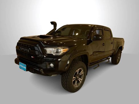Used 2017 Toyota Tacoma TRD Sport w/ Tow Package AWD/4WD image 1
