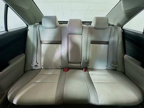 Used 2014 Toyota Camry XLE w/ Leather Package FWD image 30