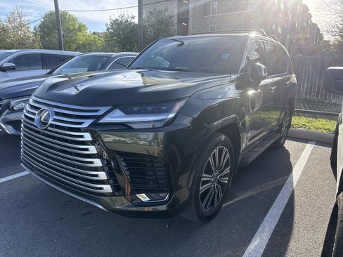 Used 2025 Lexus LX 600 4WD w/ Accessory Package (2T) image 2
