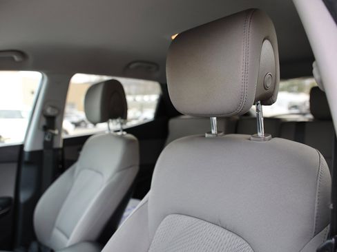 Used 2018 Hyundai Santa Fe Sport w/ 2.4L Value Package 02 image 19