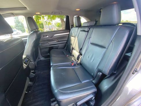 Used 2016 Toyota Highlander XLE AWD/4WD image 23