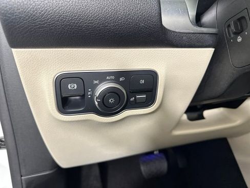 Used 2023 Mercedes-Benz EQB 300 4MATIC w/ Pinnacle Package image 18