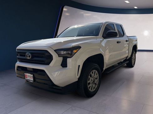 Used 2025 Toyota Tacoma SR image 1