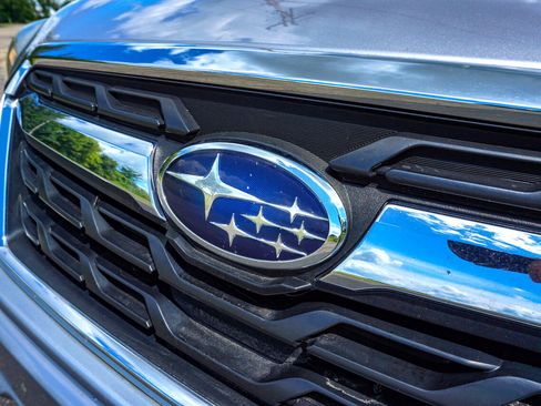 Used 2017 Subaru Forester 2.5i Premium w/ All-Weather Package image 11