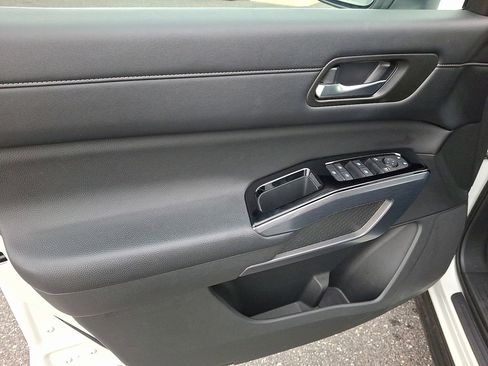 Used 2023 Nissan Pathfinder SL w/ Black Appearance Package image 15