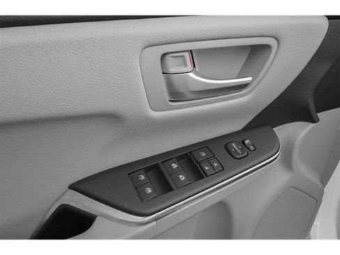 Used 2015 Toyota Camry SE image 21