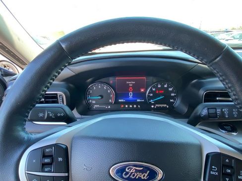 Used 2022 Ford Explorer XLT w/ Equipment Group 202A RWD image 14