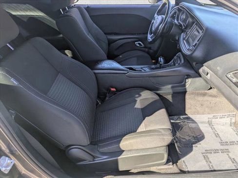 Used 2015 Dodge Challenger SXT image 20