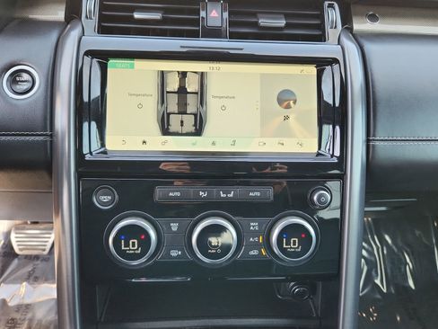Used 2019 Land Rover Discovery HSE image 17