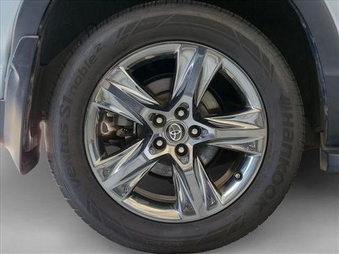 Used 2017 Toyota Highlander Limited Platinum FWD image 23