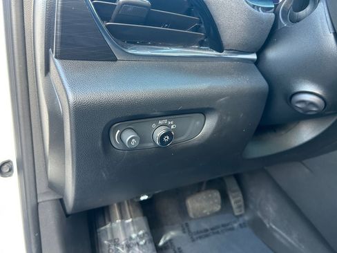 Used 2023 Chevrolet Traverse High Country image 21