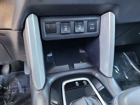Used 2025 Toyota Corolla Cross XLE FWD image 26
