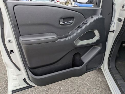 Used 2023 Nissan Frontier SV w/ Tow Package image 12