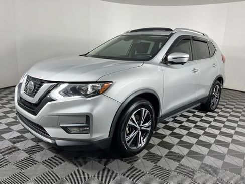 Used 2019 Nissan Rogue SV w/ Sun & Sound Touring Package FWD image 6