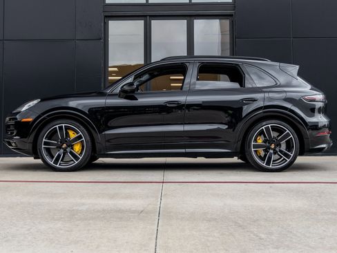 Certified 2022 Porsche Cayenne Turbo S image 2