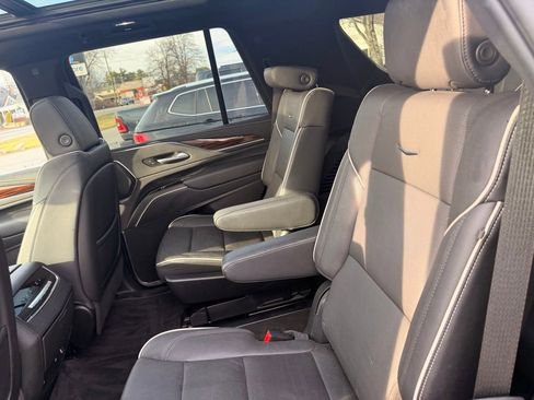 Used 2023 Cadillac Escalade Premium Luxury AWD/4WD image 11