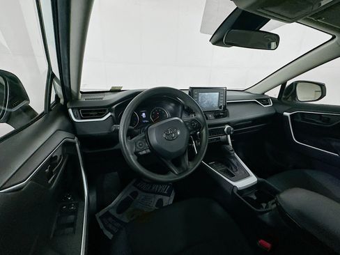 Used 2020 Toyota RAV4 LE image 18