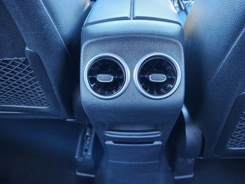 Used 2023 Mercedes-Benz GLB 250 image 6