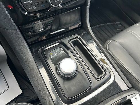 Used 2018 Chrysler 300 S w/ S Model Appearance Package AWD/4WD image 43