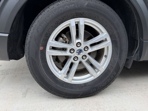Used 2022 Ford Explorer XLT w/ Equipment Group 202A RWD image 7