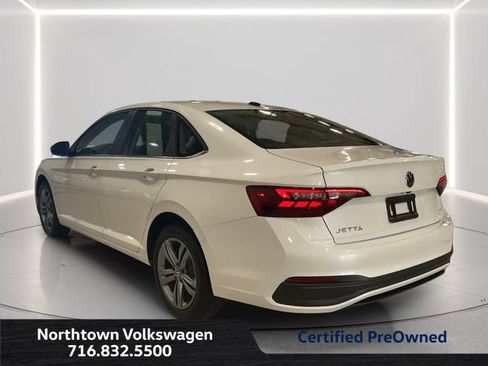 Certified 2023 Volkswagen Jetta SE w/ Panoramic Sunroof Package FWD image 3