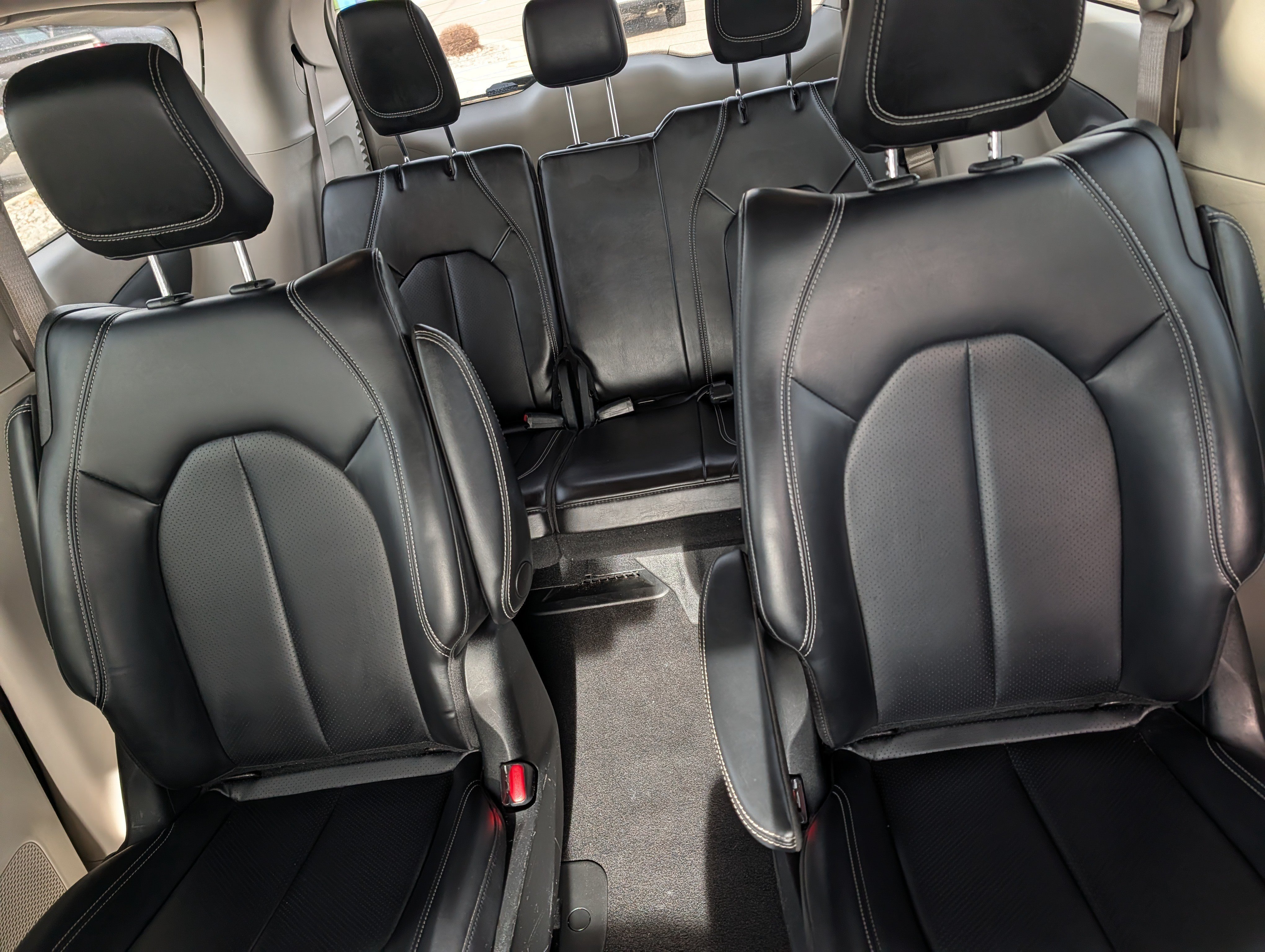 Used 2023 Chrysler Pacifica Touring-L FWD image 13