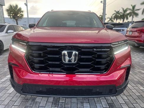 Used 2025 Honda Pilot Black Edition image 2