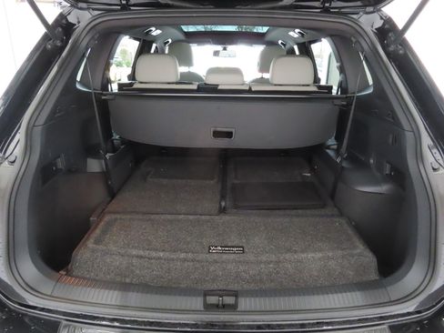 Used 2020 Volkswagen Tiguan SE R-Line image 25